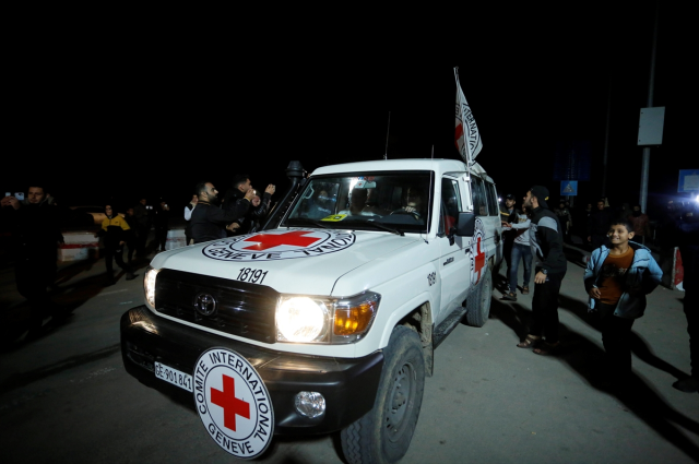 Gazze'deki geçici ateşkesin 6. gününde Hamas, 10 rehineyi serbest bıraktı