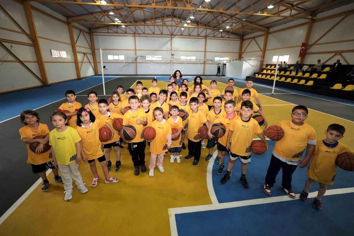 Başiskele Belediyesi Kış Spor Okulları\'nda eğitimler devam ediyor