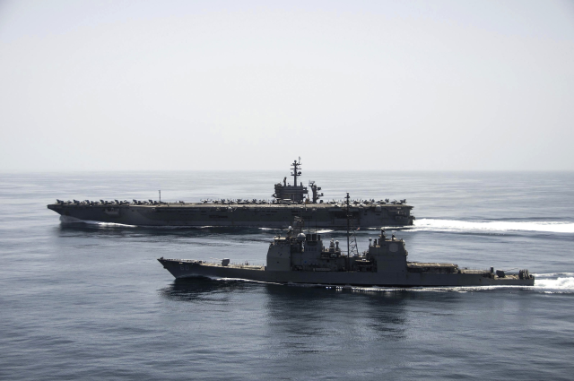 İran'a ait İHA'lar, Hürmüz Boğazı'ndan geçiş yapan ABD donanmasını taciz etti
