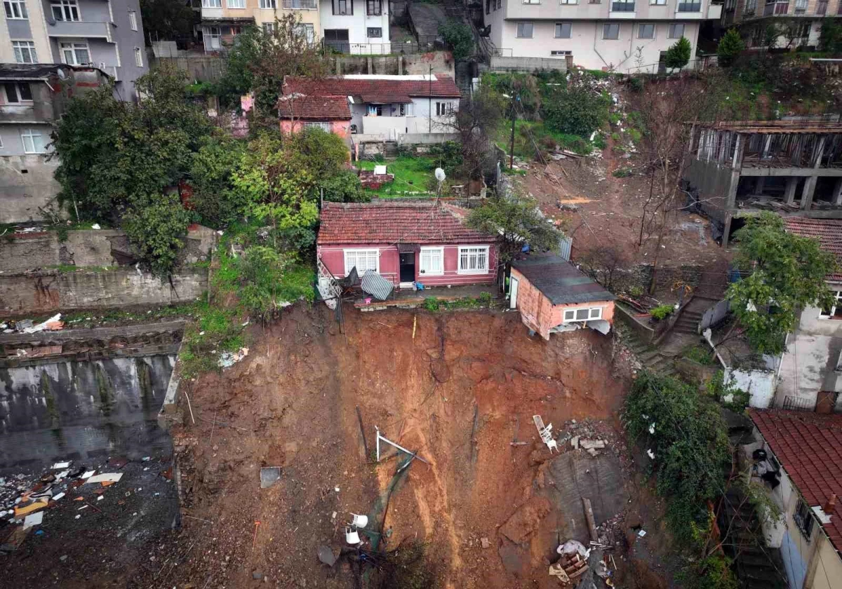 İstanbul\'da sağanak yağış ve fırtına sonucu toprak kayması: 1 ölü, 6 kişilik aile faciadan döndü