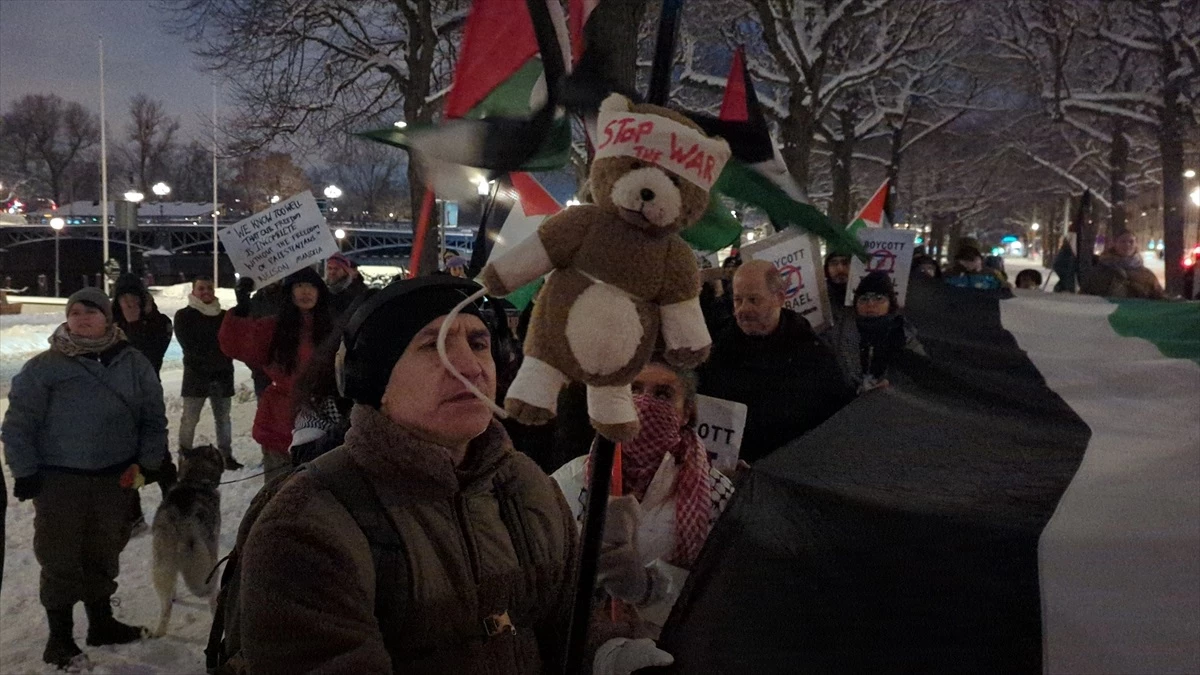 İsrail\'in Gazze\'ye saldırılarını protesto eden gösteri Stockholm\'de düzenlendi