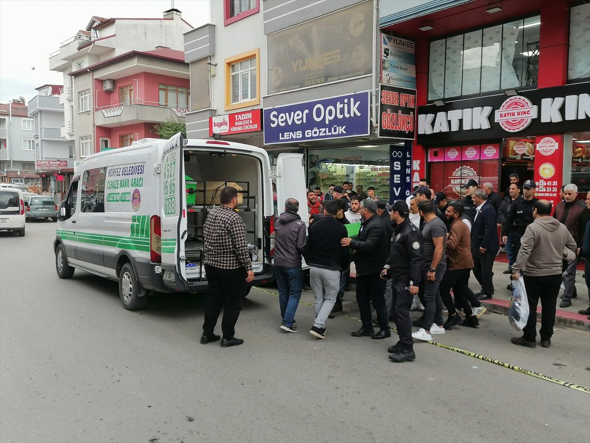 Kocaeli\'de boşandığı eşini öldüren zanlı tutuklandı