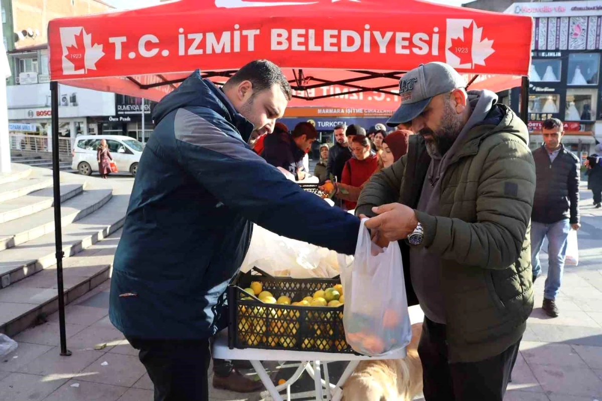 Mersin Mezitli Belediyesi\'nden İzmit\'e limon ve mandalina yardımı