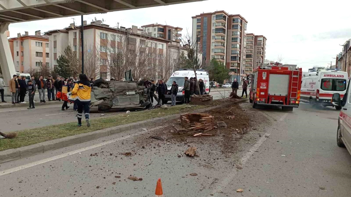 Sivas\'ta kaza: 3 kişi yaralandı