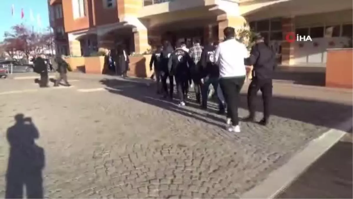 İzmir\'de düzenlenen Sibergöz-7 Operasyonu\'nda 38 şüpheli tutuklandı