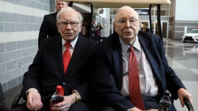 Warren Buffet'ın ortağı Charlie Munger 99 yaşında hayatını kaybetti