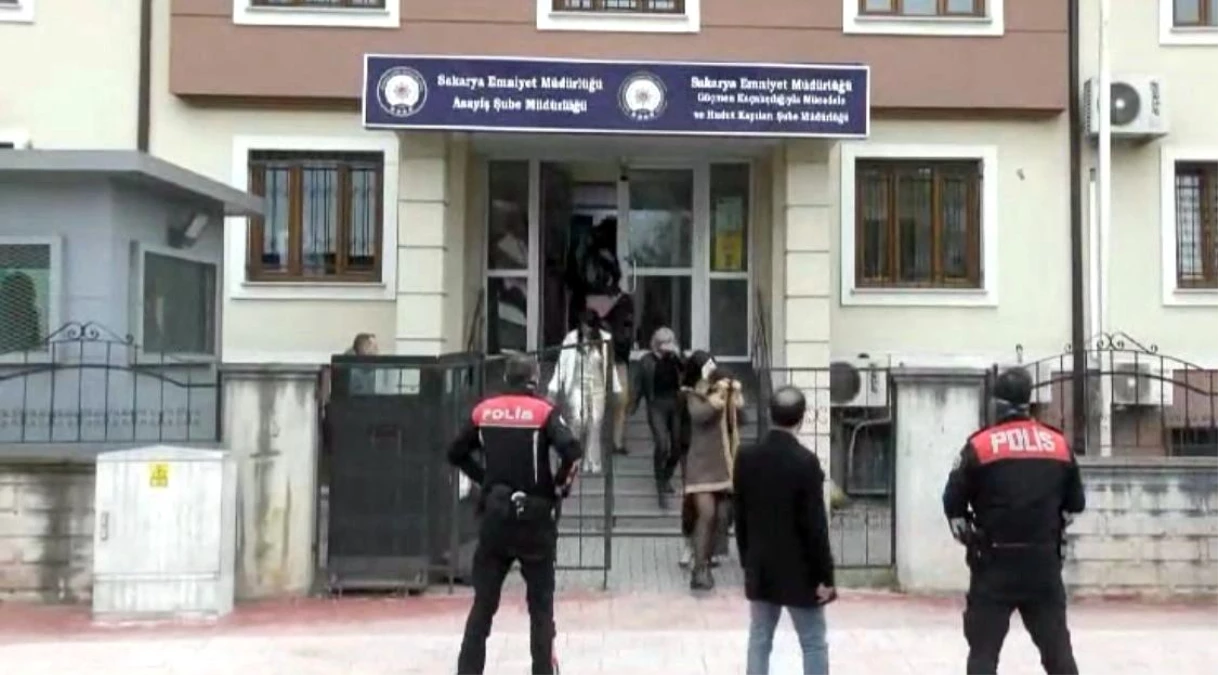 Sakarya'da dev fuhuş operasyonu: 61 yabancı uyruklu kadın yakalandı
