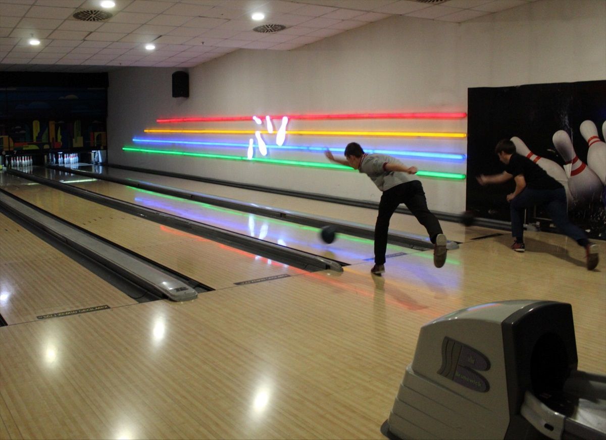Afyonkarahisar\'da Gençler Bowling Müsabakaları Düzenlendi