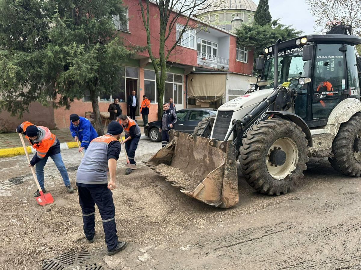 Bandırma\'da şiddetli yağış sonrası su baskını ve taşkınlar