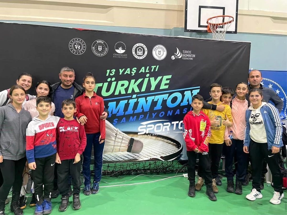 Bayburtlu sporcular Türkiye Badminton Şampiyonası\'nda üçüncülük elde etti