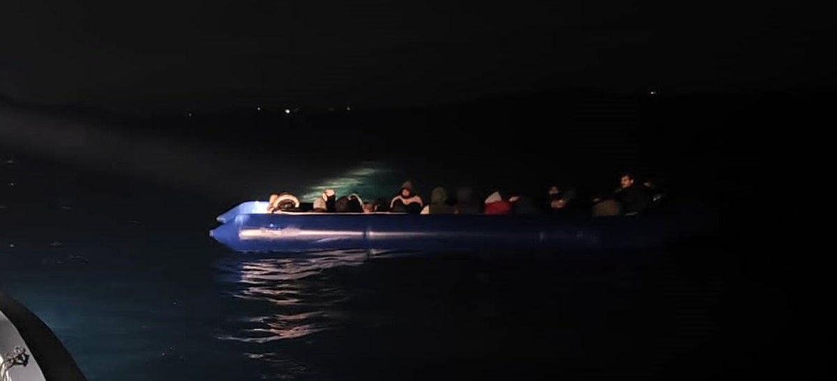 Muğla\'da 57 düzensiz göçmen kurtarıldı, 23\'ü yakalandı