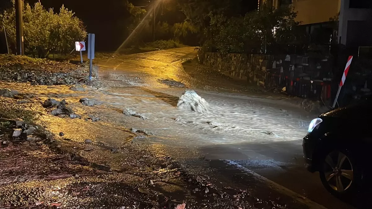 Mudanya\'da Şiddetli Yağış Hayatı Olumsuz Etkiledi