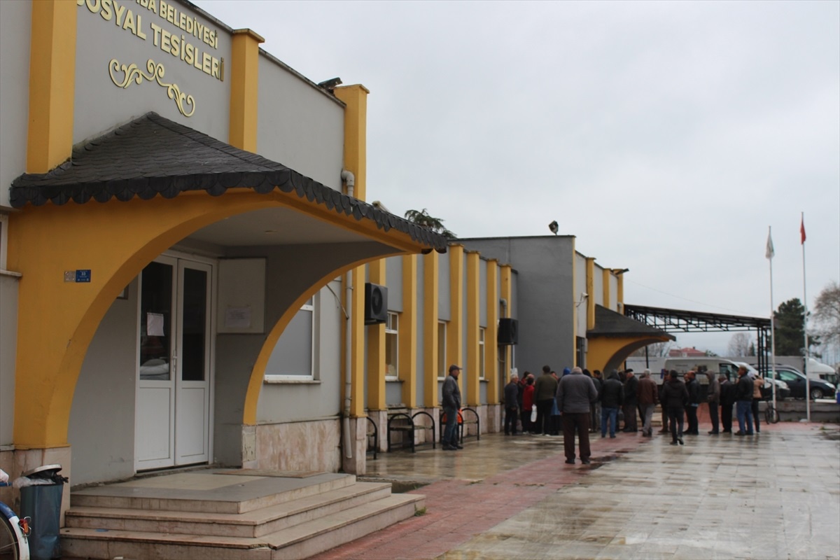 Çarşamba Belediyesi İhtiyaç Sahiplerine Sıcak Yemek ve Çorba Ulaştırıyor