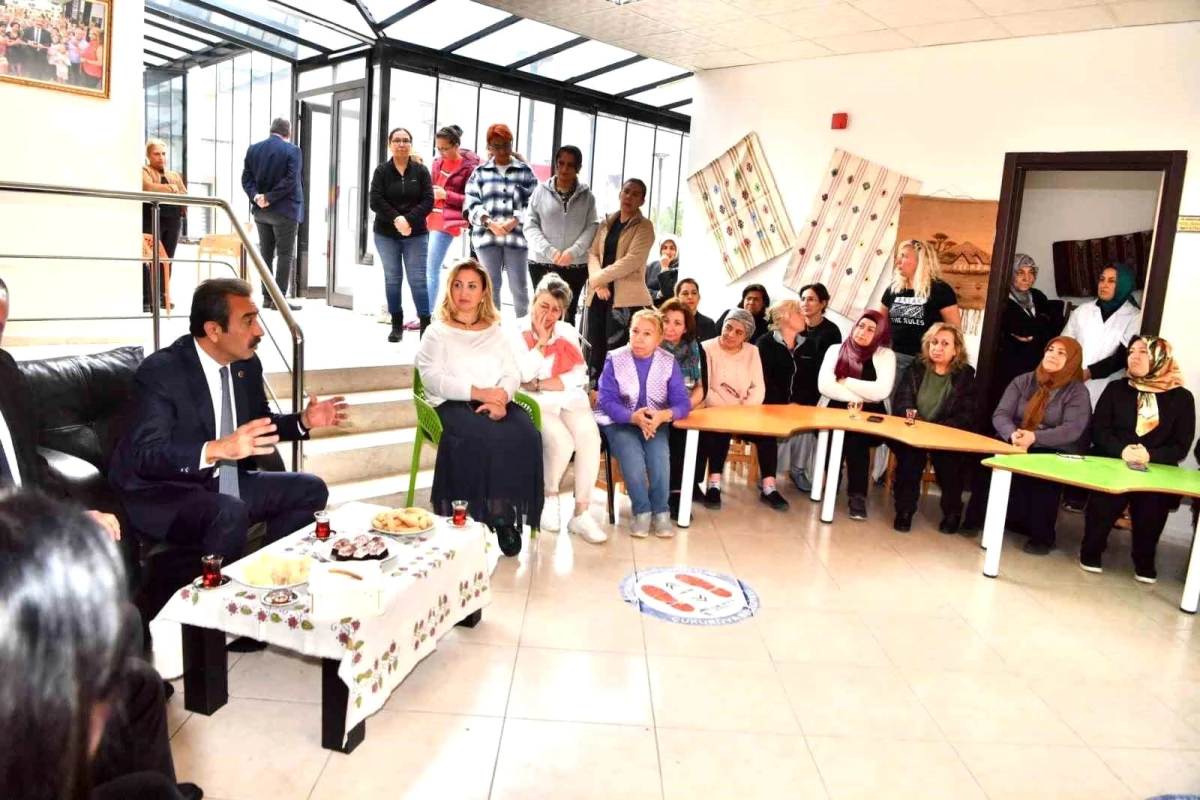 Çukurova Belediye Başkanı Soner Çetin, Atatürk Kadın Yaşam Köyünde kursiyerlerle buluştu