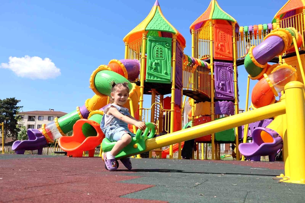 Düzce Belediyesi Parkları Yeniledi