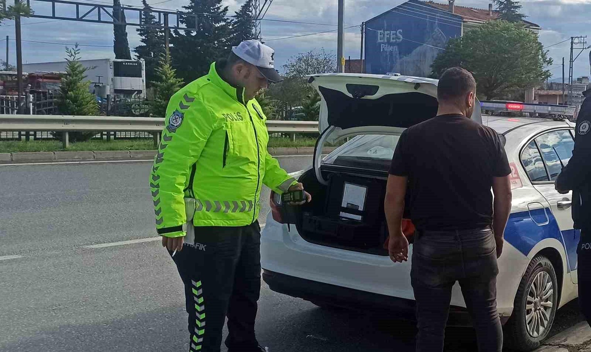Samsun\'da \'dur\' ikazına uymayan sürücü yakalandı