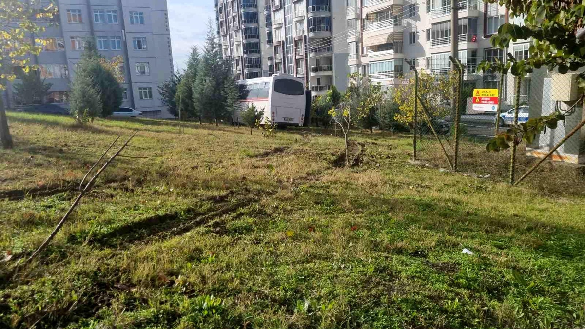 Edirne\'de freni boşalan minibüsün korkutan kaza anı