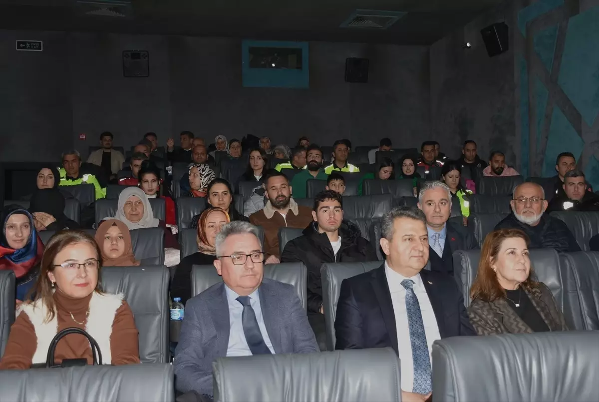 Erzurum\'da şehit yakınları ve gaziler "Aybüke; Öğretmen Oldum Ben!" filmini izledi