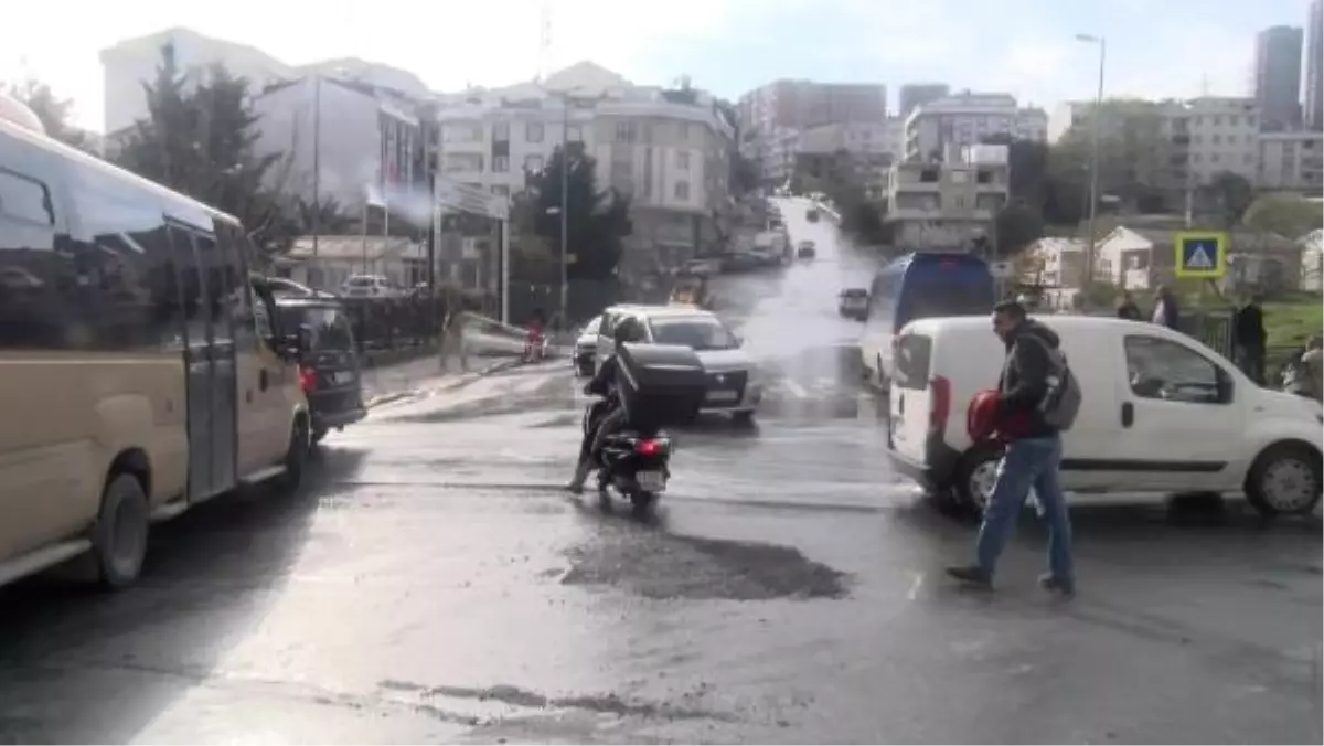 Esenyurt\'ta sel felaketi: Anne ve oğlu son anda kurtuldu