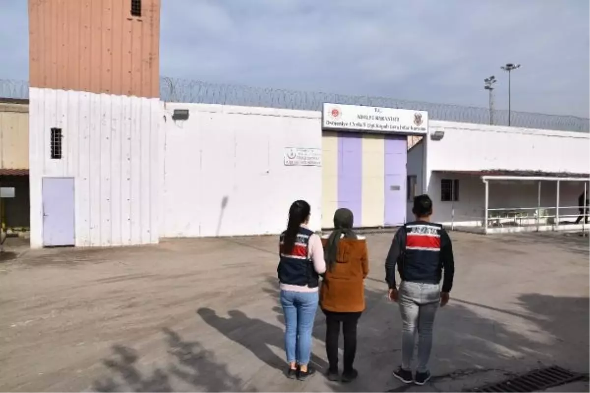 FETÖ/PDY üyesi eski öğretmen kitaplıkta yakalandı