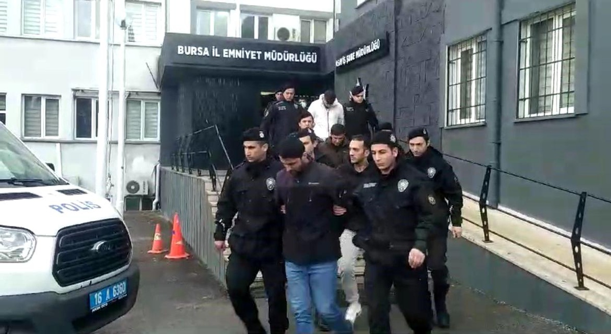 Cumartesi Çetesi Bursa\'da Yakalandı