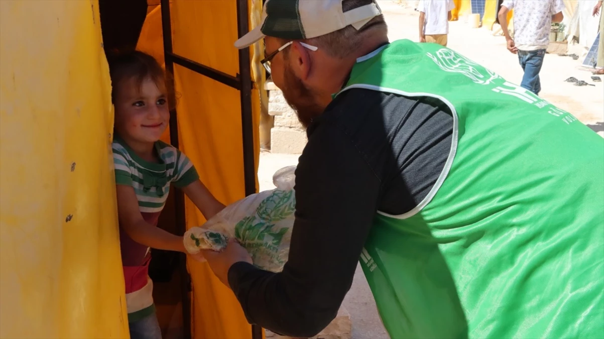 İHH, İdlib ve Afrin kamplarında 3,5 milyon ekmek ve 15 bin porsiyon sıcak yemek dağıttı