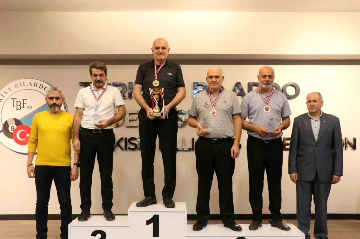 Düzceli sporcu Kazım İlker Canbul 3 Bant Bilardo Veteranlar Türkiye Şampiyonası\'nda şampiyon oldu