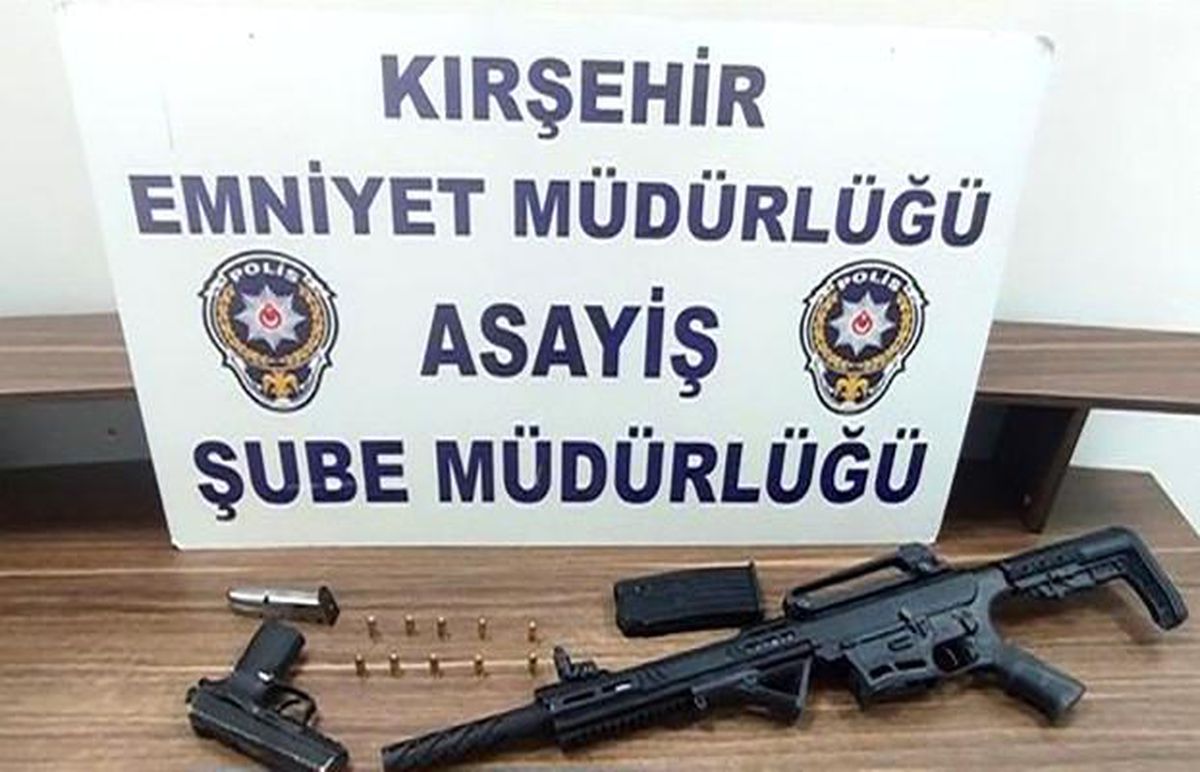 Kırşehir\'de ruhsatsız silahlar ele geçirildi