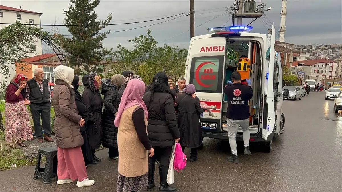 Kocaeli\'de hafif ticari aracın çarptığı çocuk yaralandı