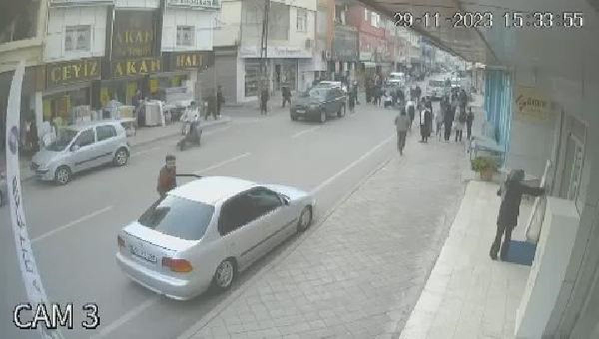 Adana'da cip çarptı, çocuk ağır yaralandı