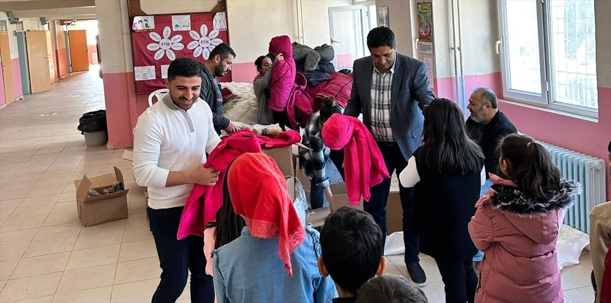 Mardin\'de 10 Bin Öğrenciye Kışlık Giysi Desteği
