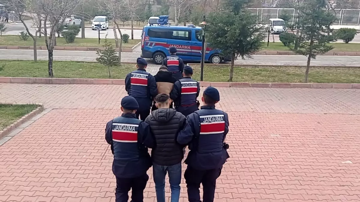 Aksaray\'da Fabrika Soygunu: Hırsızlar 100 Bin TL ve Kamera Kayıt Cihazını Çaldı