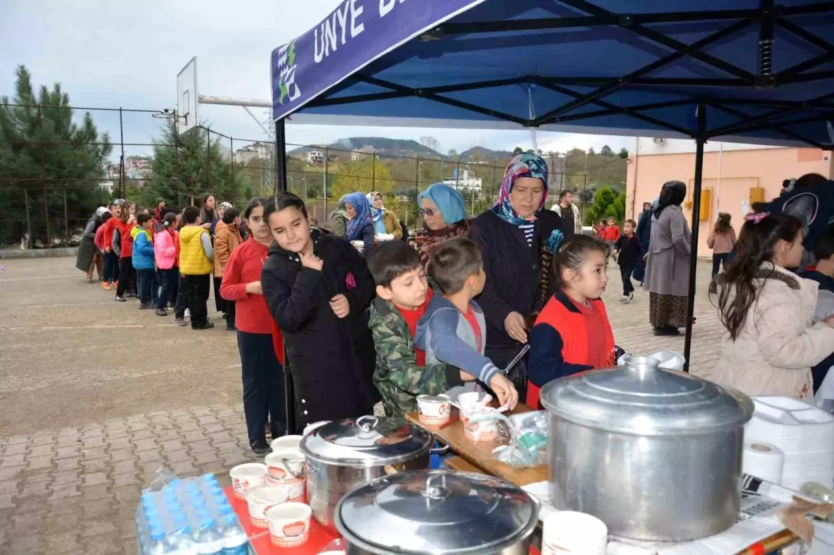 Öğrenciler, veliler ve öğretmenler Gazze için hayırda yarıştı