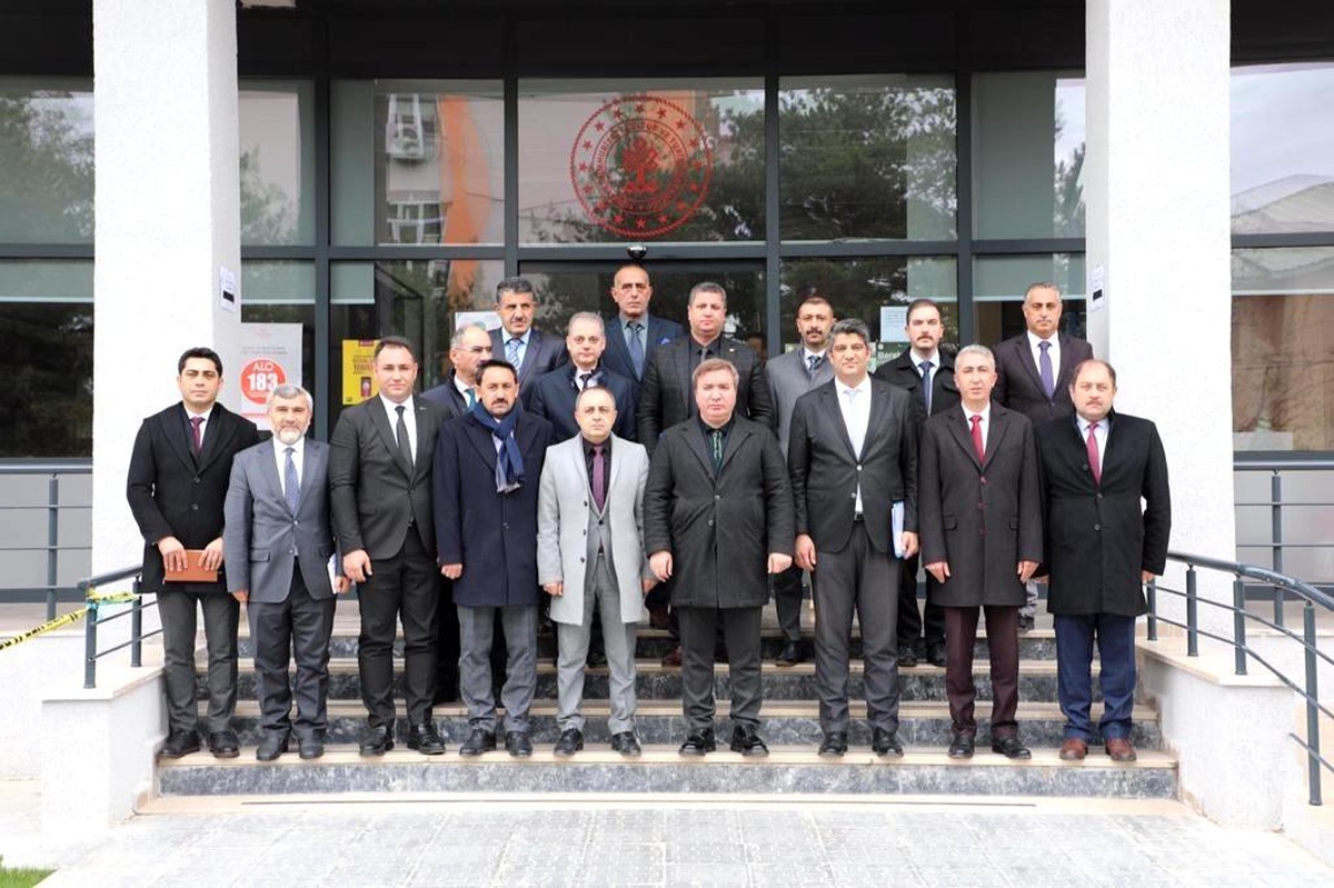 Erzincan Valisi Hamza Aydoğdu, Halk Günü toplantısında vatandaşları dinledi