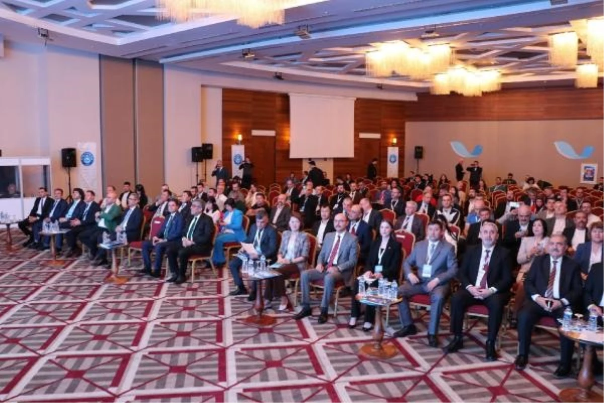 Türkiye Cumhuriyeti\'nin 100. Yılı Anısına Uluslararası Türk Dünyası Mühendislik ve Fen Bilimleri Kongresi Başladı