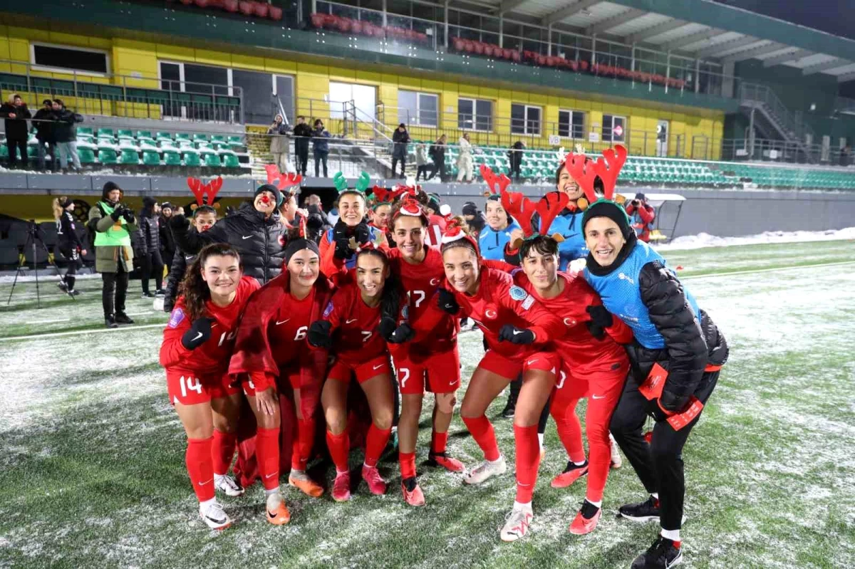 A Milli Kadın Futbol Takımı Litvanya\'yı 4-0 Mağlup Etti