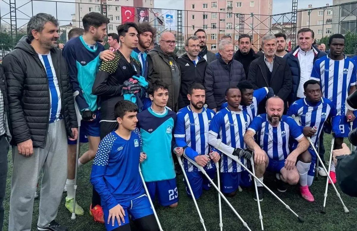 Ampute futbolcular adliye futbol takımıyla maç yaptı