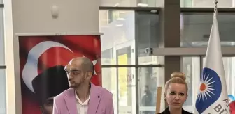 Antalya'da işitme engelli ressamın sergisi açıldı
