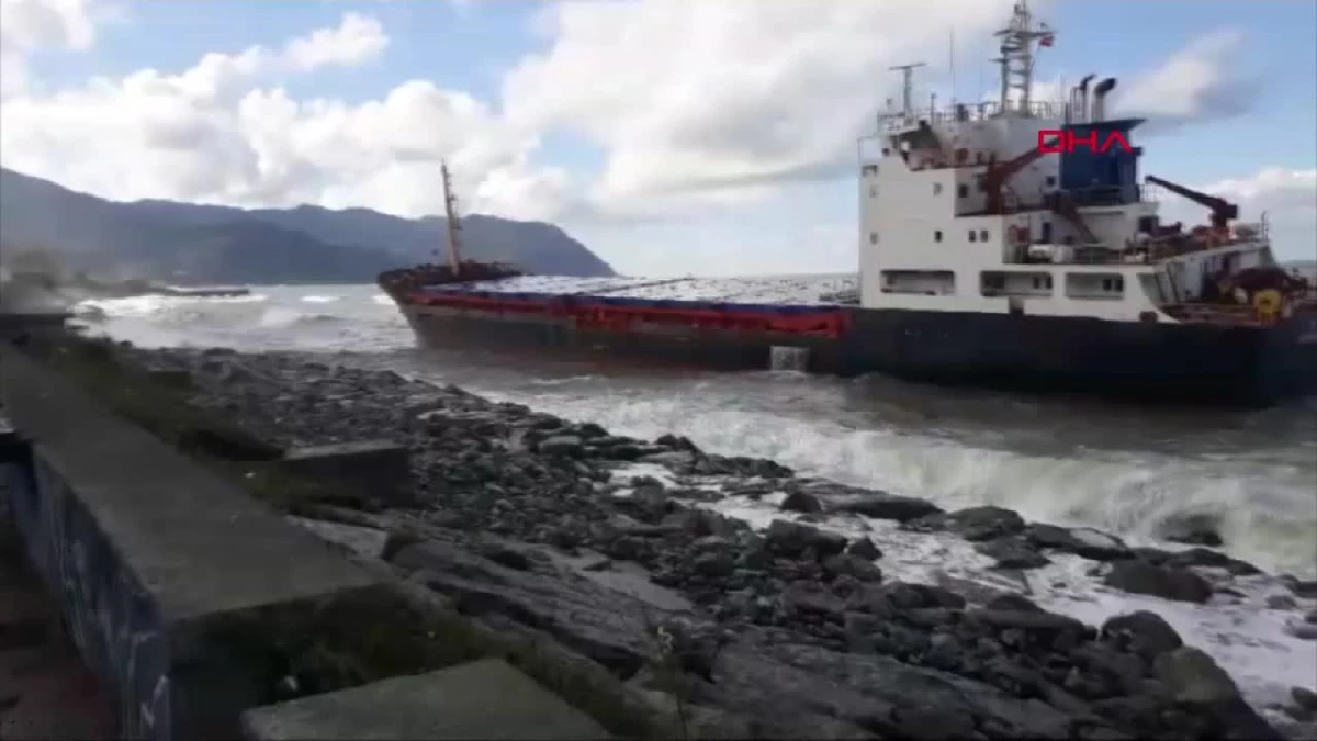 Hopa\'da karaya oturan gemi için kurtarma operasyonu planlanıyor