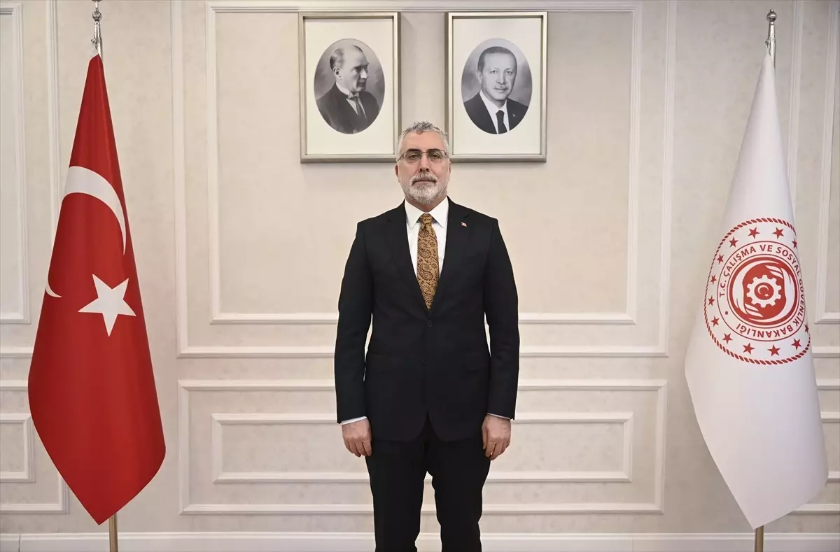 Çalışma ve Sosyal Güvenlik Bakanı Işıkhan, Asgari Ücret Tespit Komisyonunun ilk toplantısını 11 Aralık\'ta yapacağını açıkladı