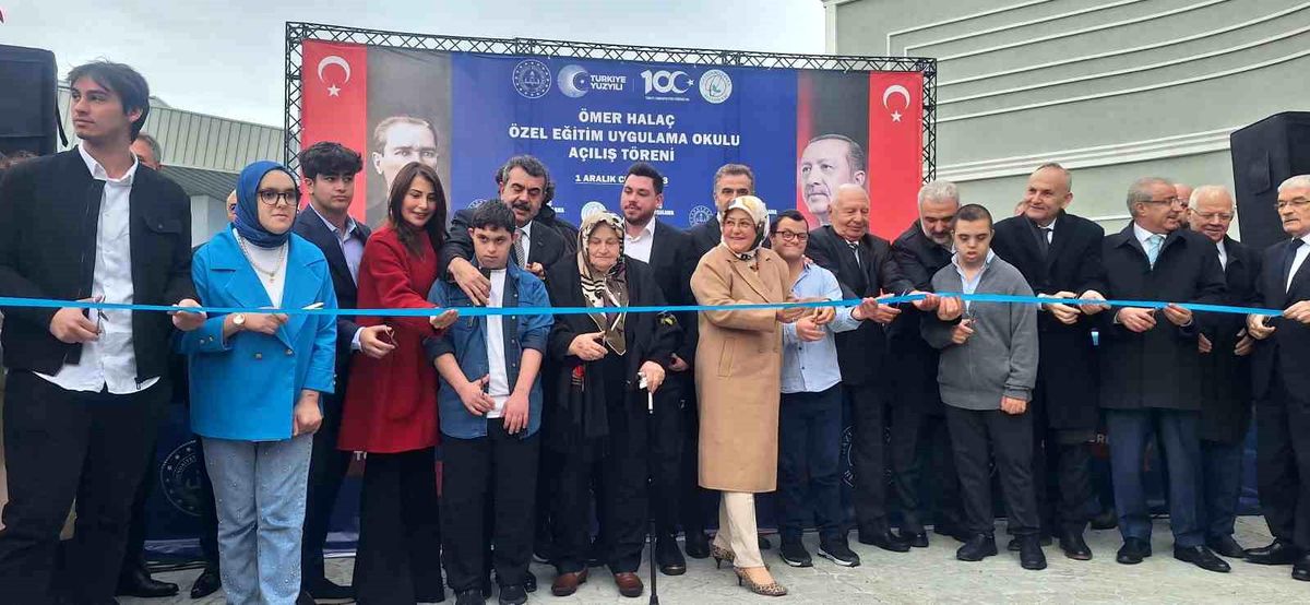 Bakan Tekin: "Yerel yönetim seçimlerinde oy verirken adaylardan eğitim öğretim sürecine destek olma sözü ve vaadi arayın"