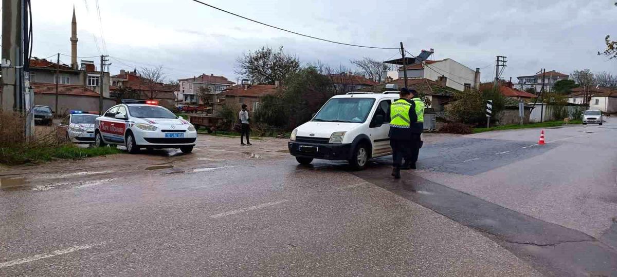 Balıkesir\'de Jandarma Operasyonu: 11 Gözaltı