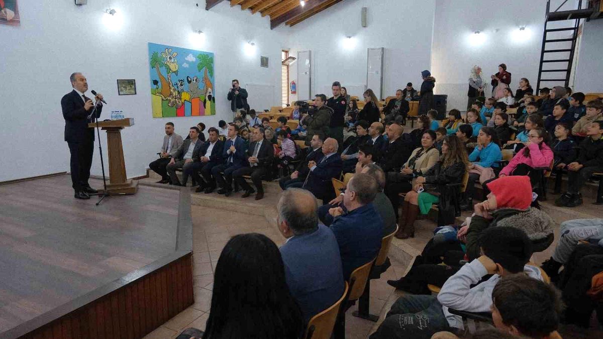 Özhan Market, Bursa Hayvanat Bahçesi\'ndeki canlılar için ödüllendirildi
