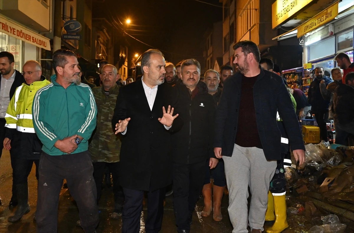 Bursa Büyükşehir Belediye Başkanı Alinur Aktaş, Mudanya\'da sel felaketinin etkilerini inceledi