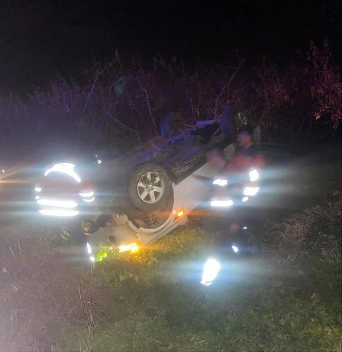 Çanakkale\'de otomobil şarampole yuvarlandı: 1 ölü, 3 yaralı