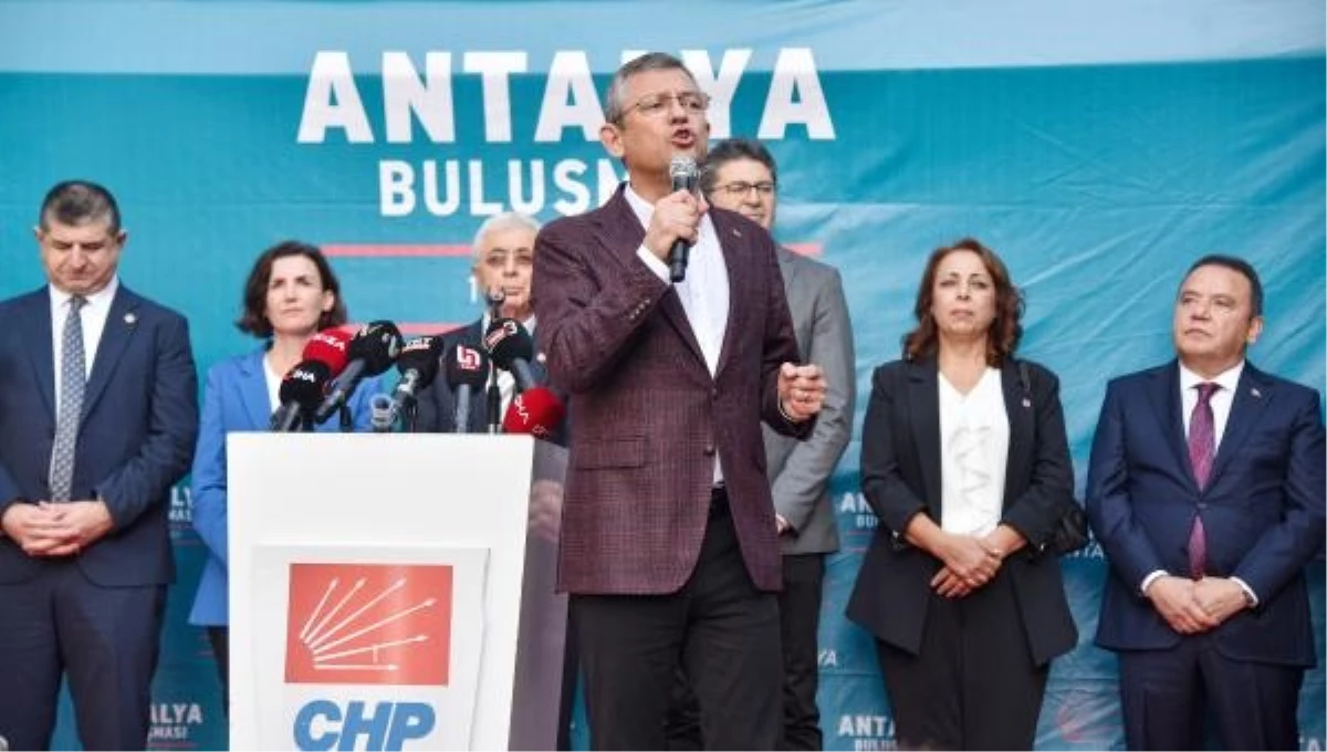 CHP Genel Başkanı Özgür Özel, Manavgat\'ta Partililere Hitap Etti