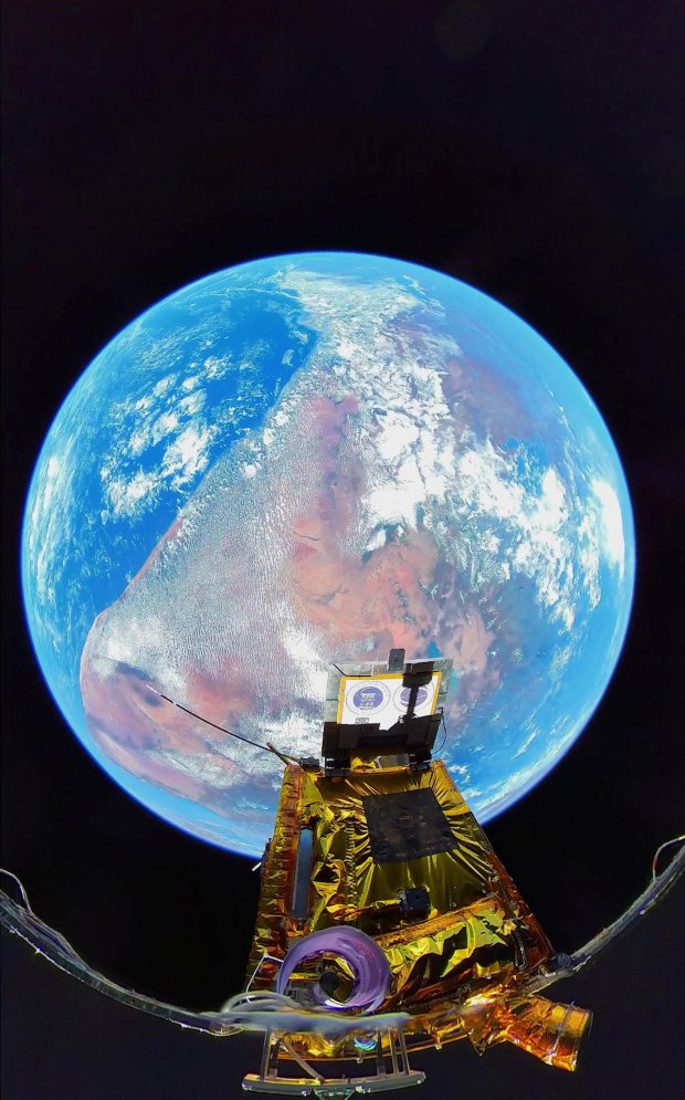 Dünya'nın uzaydan ilk kez 360 derece kamara ile çekilen görüntüleri yayınlandı
