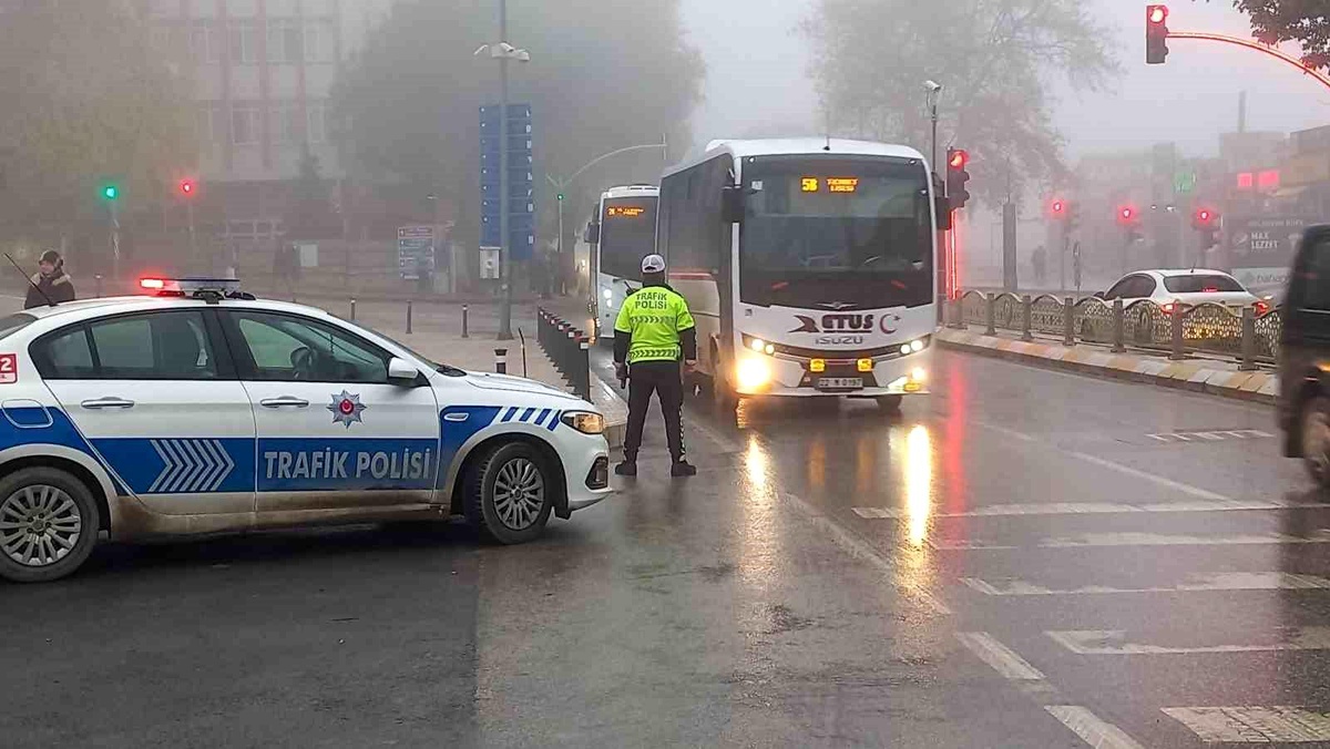 Edirne\'de Yoğun Sis Ulaşımı Olumsuz Etkiledi