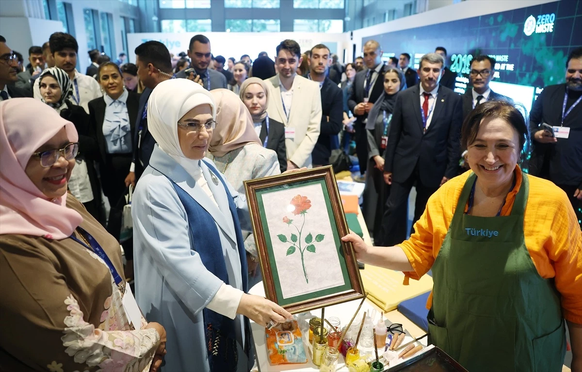 Emine Erdoğan, Dubai\'de iklim elçisi gençlerle bir araya geldi Açıklaması