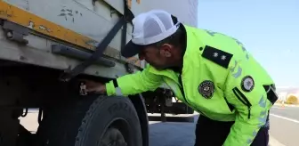 Erzincan ve Kars'ta kış lastiği denetimi yapıldı